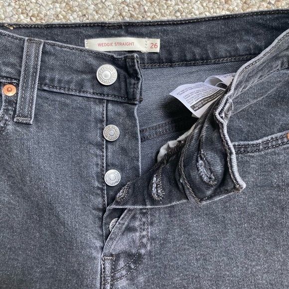 WORN ONCE LEVI’S Wedgie Straight Fit Women’s Jeans in ‘Break a Leg’ - Dark Gray - Picture 11 of 16